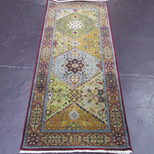 Load image into Gallery viewer, 2&#39;6 x 6 Indo Bakhtiari #75045