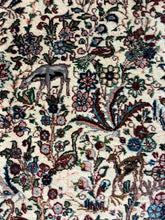 Load image into Gallery viewer, 10x14 Traditional Rug | Elegant Style by Roy’s Rugs