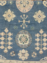 Load image into Gallery viewer, 9x12 Traditional Rug | Classic Beauty by Roy&#39;s Rugs
