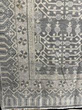 Load image into Gallery viewer, 9x12 Traditional Rug for Classic Interiors | Roy&#39;s Rugs
