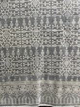 Load image into Gallery viewer, 9x12 Traditional Rug for Classic Interiors | Roy&#39;s Rugs
