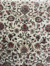Load image into Gallery viewer, 8x10 Traditional Rug | Elegant Style by Roy&#39;s Rugs