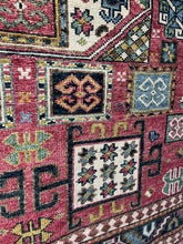 Load image into Gallery viewer, 8x10 Traditional Rugs – Classic Elegance | Roys Rugs