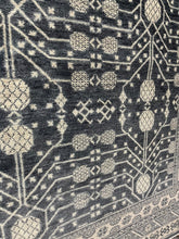 Load image into Gallery viewer, Elegant 8x10 Traditional Rugs for Any Room – Roys Rugs
