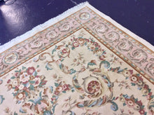 Load image into Gallery viewer, 9x12 Ivory Gold Traditional Rug #1839 | Roys Rugs